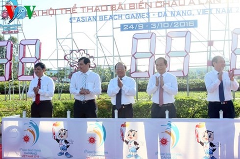 В Дананге запустили часы с обратным отсчетом для открытия 5-х пляжных Азиатских игр  - ảnh 1